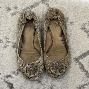 Tory Burch‎ Women's Reva Ballet Flats Size 8.5 Leather Snake Skin Logo Medallion